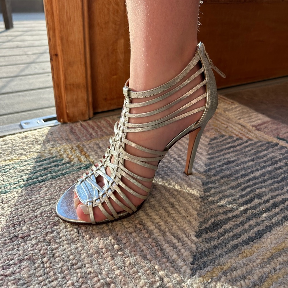 Esdra Silver leather heels US Size 7 NWOT - Picture 4 of 8